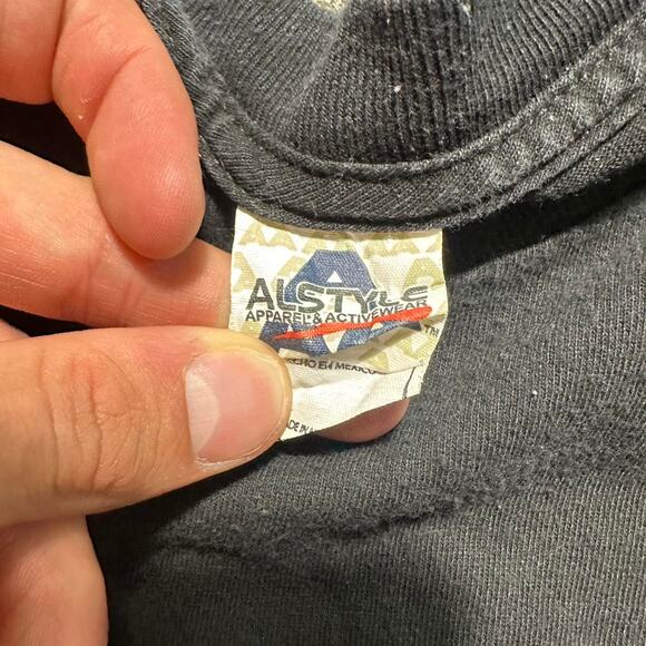 Sitka Alaska Embroidered Tee Mens XL Black Red Tribal Native American Shirt - Picture 4 of 4